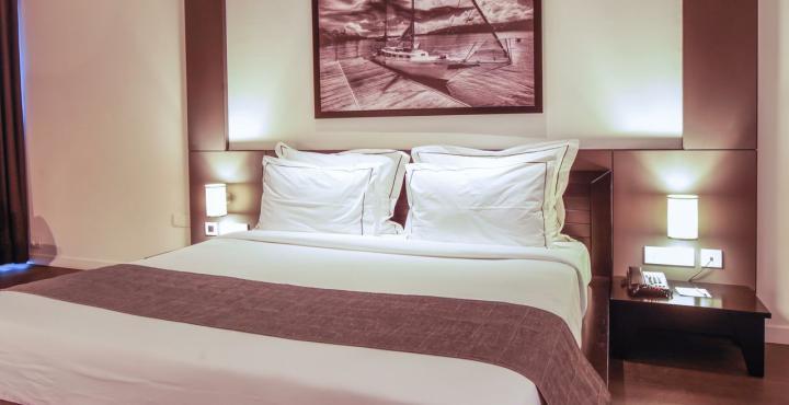 Escape Hotel & Spa Bangalore Extérieur photo