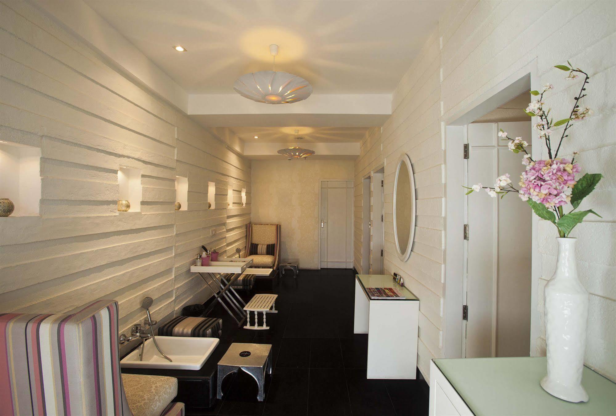 Escape Hotel & Spa Bangalore Extérieur photo