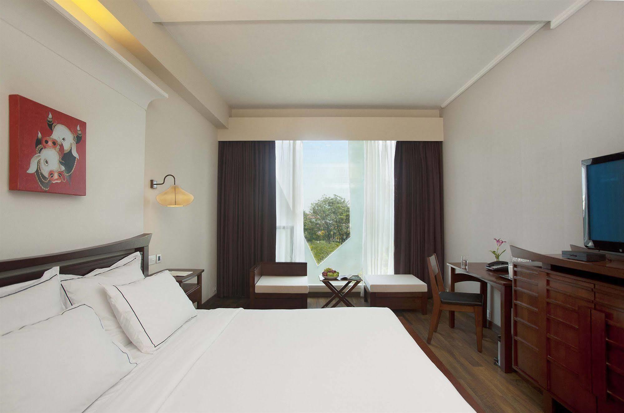 Escape Hotel & Spa Bangalore Extérieur photo